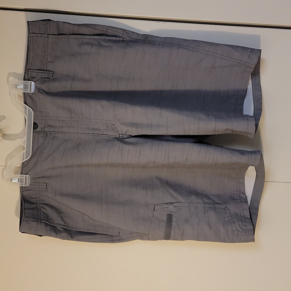 Men's wrangler cargo shorts size 38 Men's flat front short stretch and color gra